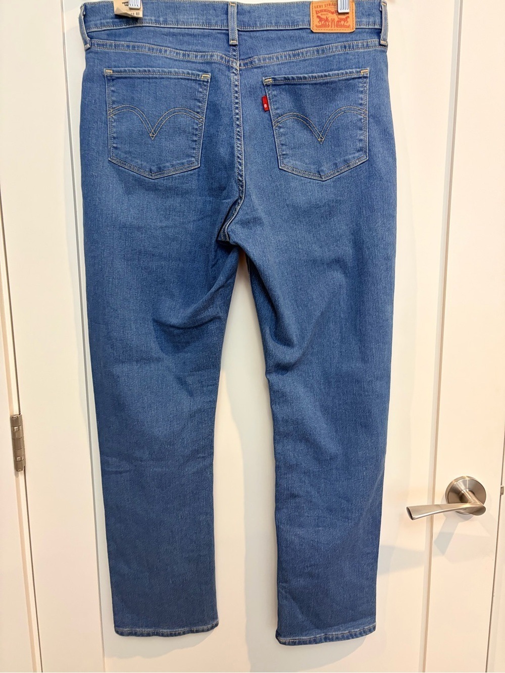 Levi’s Classic Straight Jeans - Picture 3 of 9